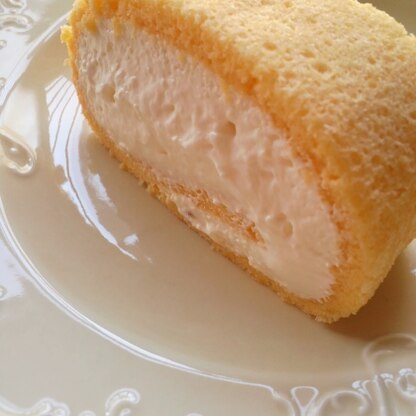いつもと違うロールケーキ完成♥　チーズ風味も美味しいですね～　ご馳走さまです♪